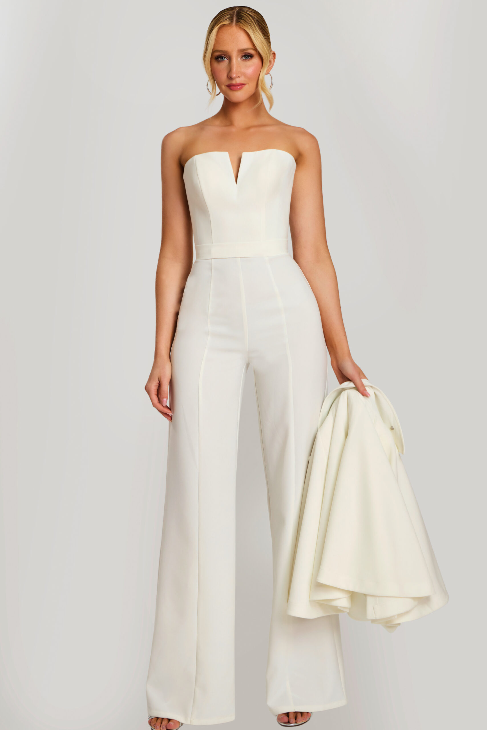 【ANOTHERYOUTH】 slit sleeveless (White) White Jumpsuit with V-Notch Neckline and Cape 46781 | Jovani