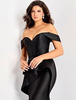 Elegant black mermaid dress with fitted silhouette and flared hem