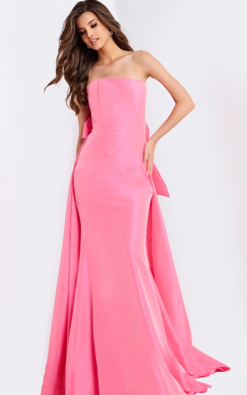 Flowing strapless prom dress in smooth satin