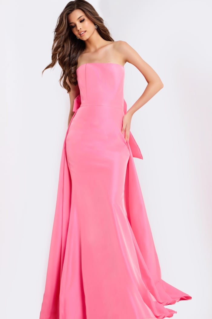Flowing strapless prom dress in smooth satin