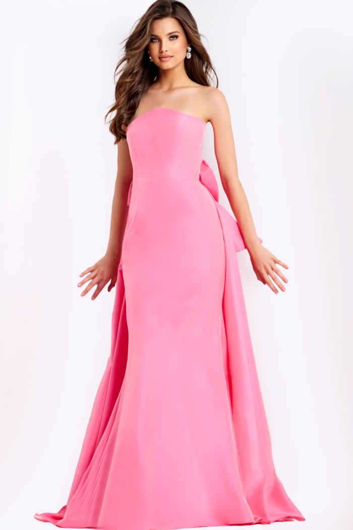 Elegant pink ball gown with strapless neckline