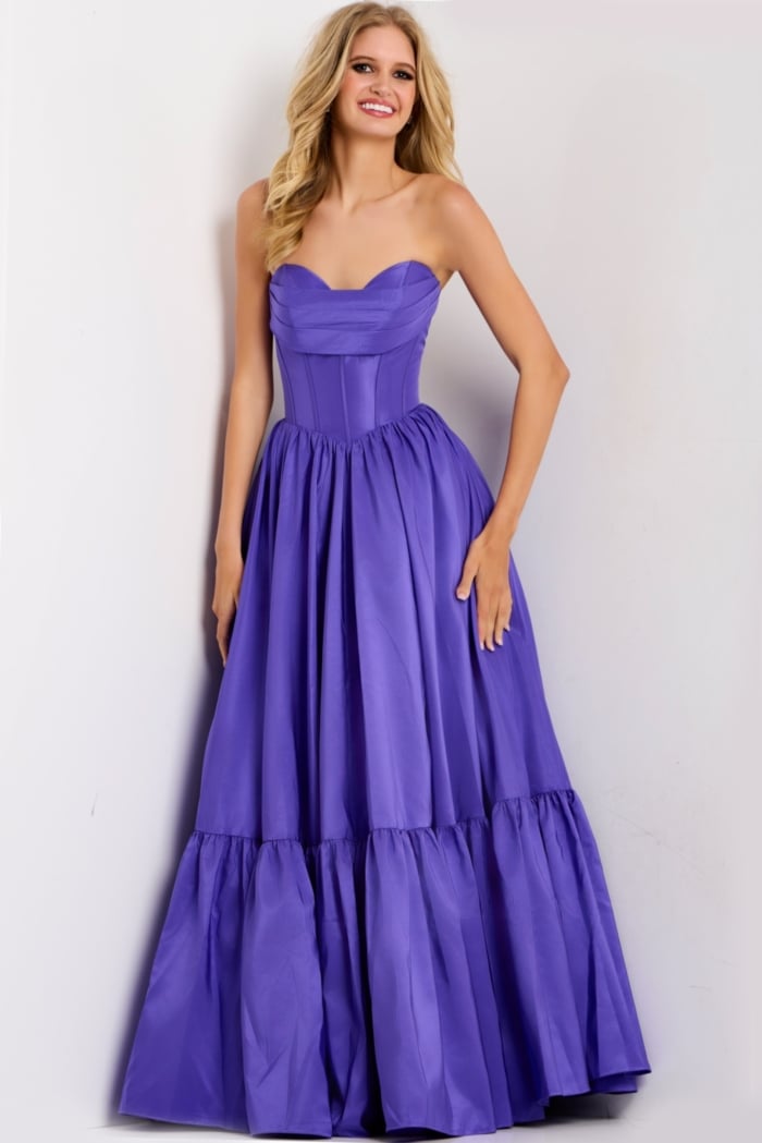 Strapless purple evening dress with voluminous hem