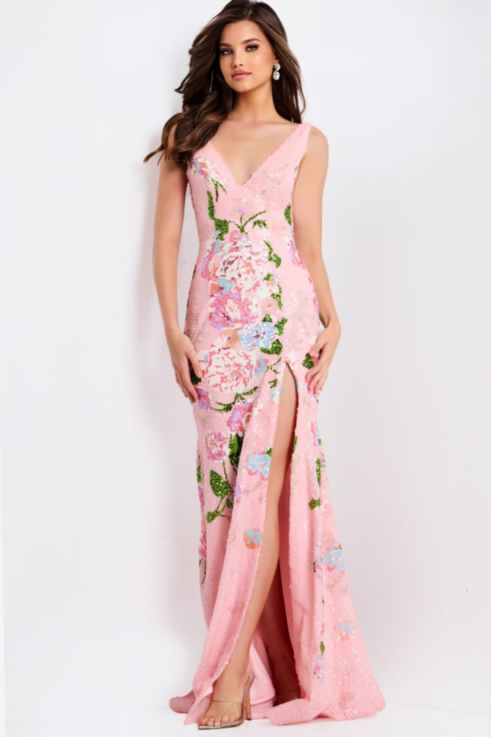 Sparkling fitted prom dress with V neck