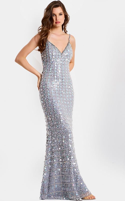 Sparkling V-neck gown with fitted silhouette