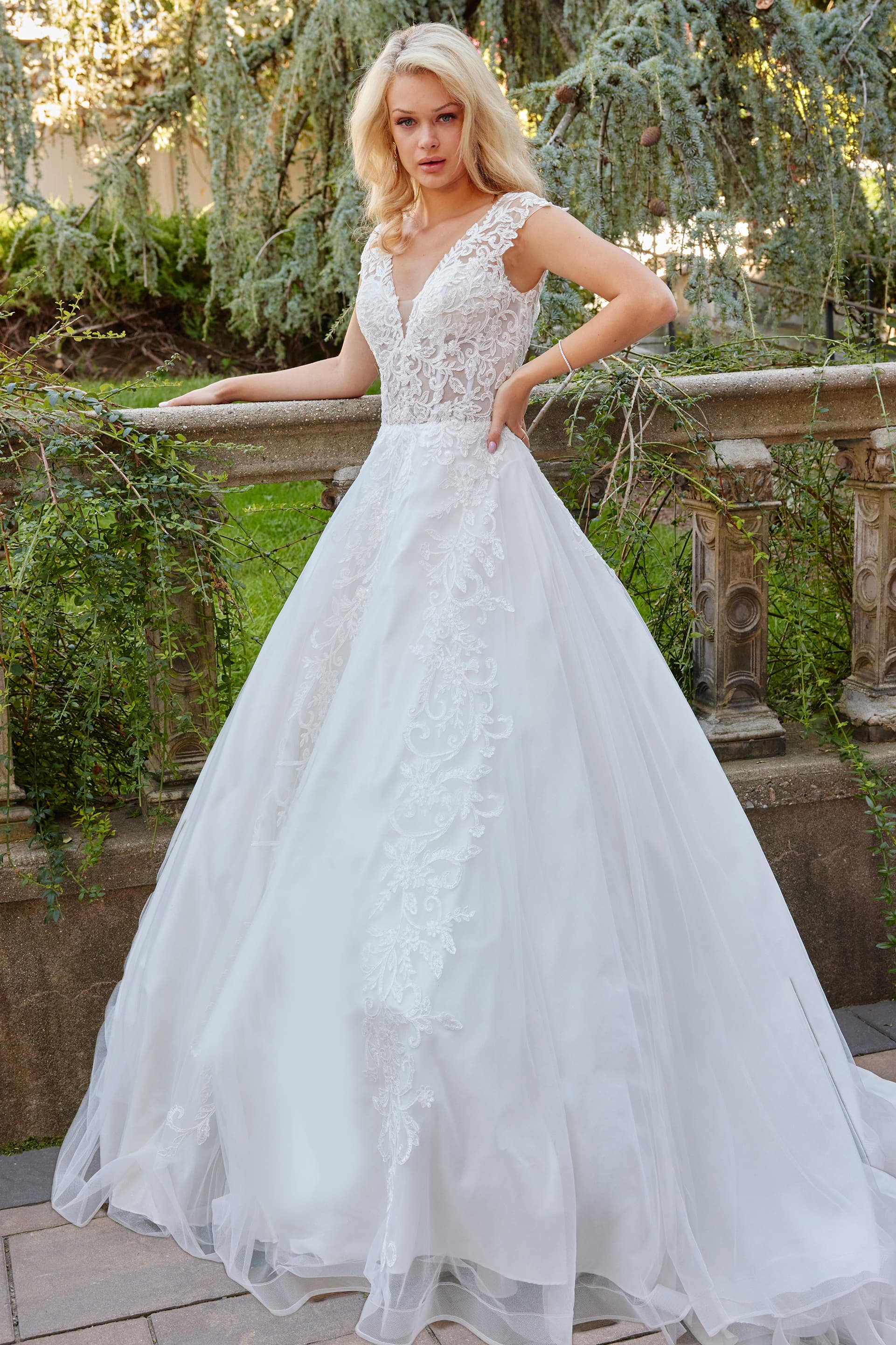 JB07633.jpg Model wearing Jovani JB07633 dress with A-line silhouette and V-neckline in ivory, front view.