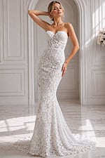Elegant sweetheart bodice paired with delicate lace craftsmanship for a refined bridal look.