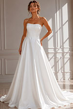 Classic Ball Gown Bridal Dress Featuring a Structured Bodice and Elegant Button Back