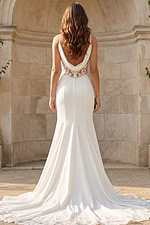 Elegant wedding dress with fitted silhouette and lace bodice