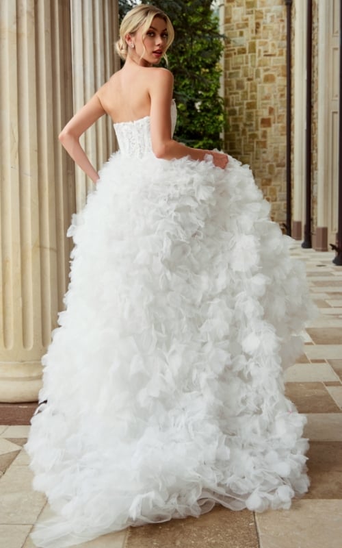 wedding dress a line halter Satin Neckline A-Line Bridal 4 / Off White a softly gathered skirt Shirt Size:16.5 x 32-33 launchdate:1/6/2020 Beautiful Royal Blue Long