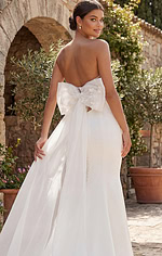 Strapless sweetheart mermaid gown with sculpted silhouette and dramatic back bow