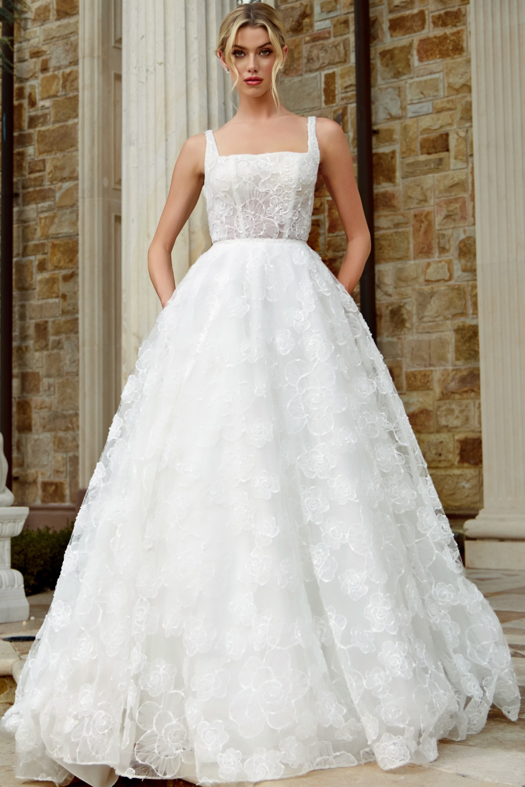 JOVANI ☆ホワイトレースAラインドレス Jovani | Signature Dresses - Off White V Neck A Line Bridal