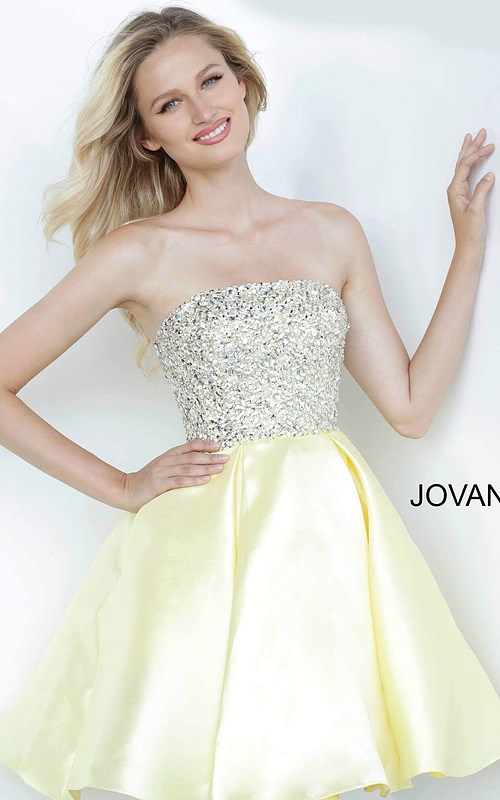 Model wearing K00722 in yellow with shimmering detail