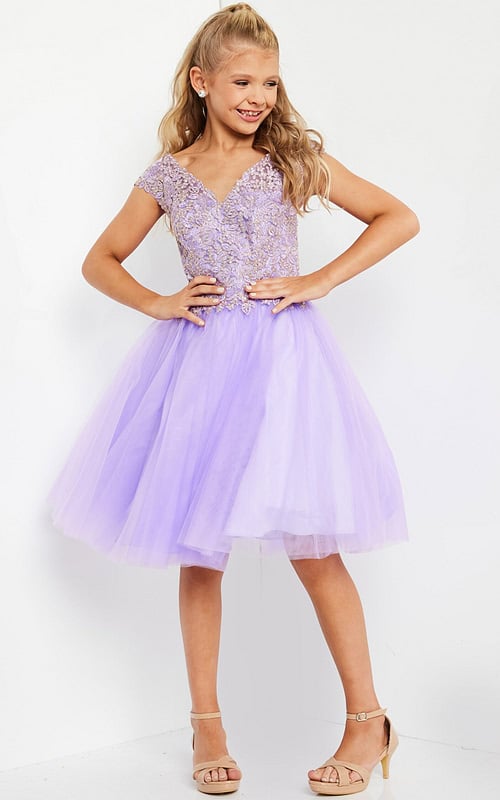 model wearing K04711 at the back view with lilac dress
