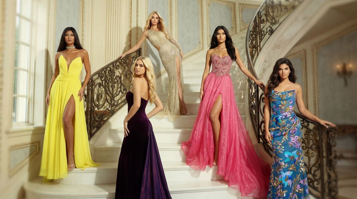 What Neckline Is Best for My Body Type?