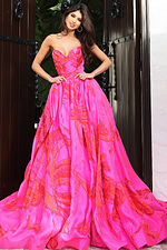 Sweetheart neckline gown with full dramatic skirt