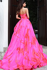 Full skirt gown with sweetheart neckline