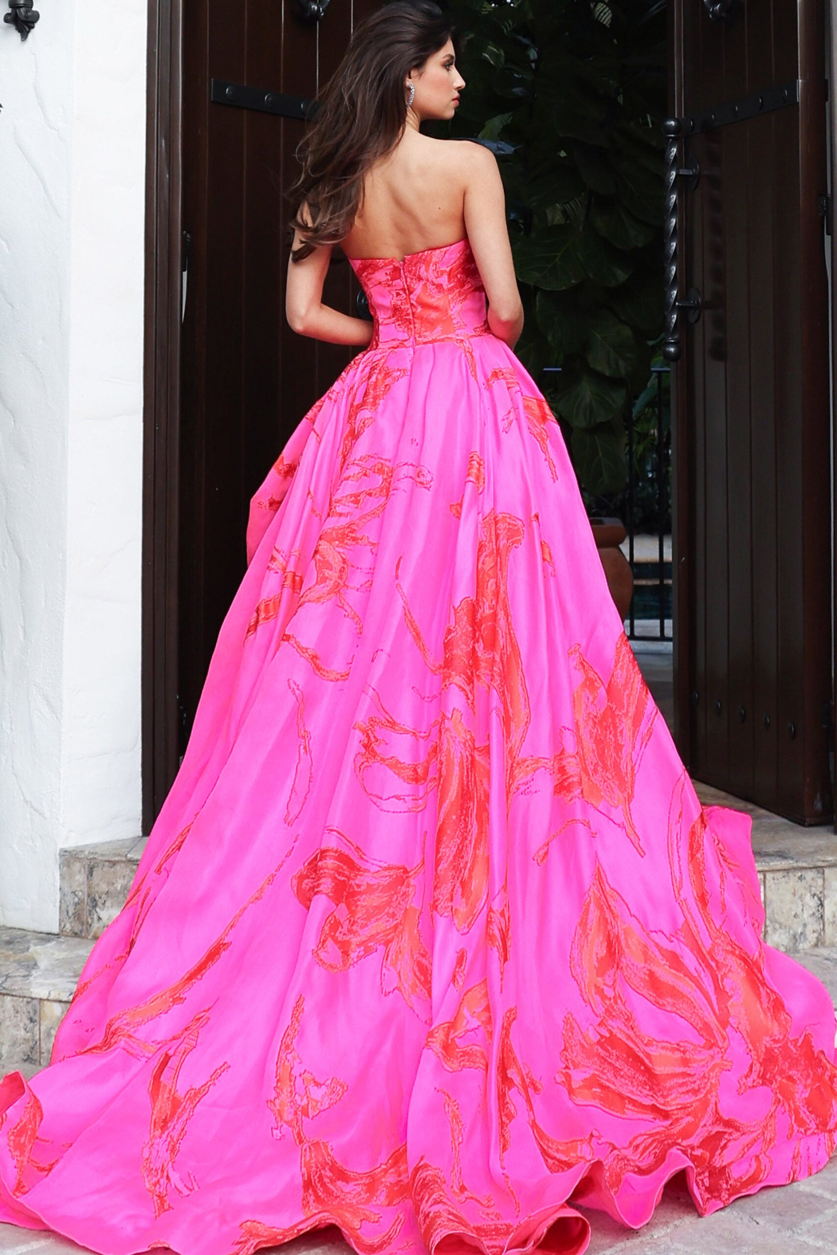 Full skirt gown with sweetheart neckline