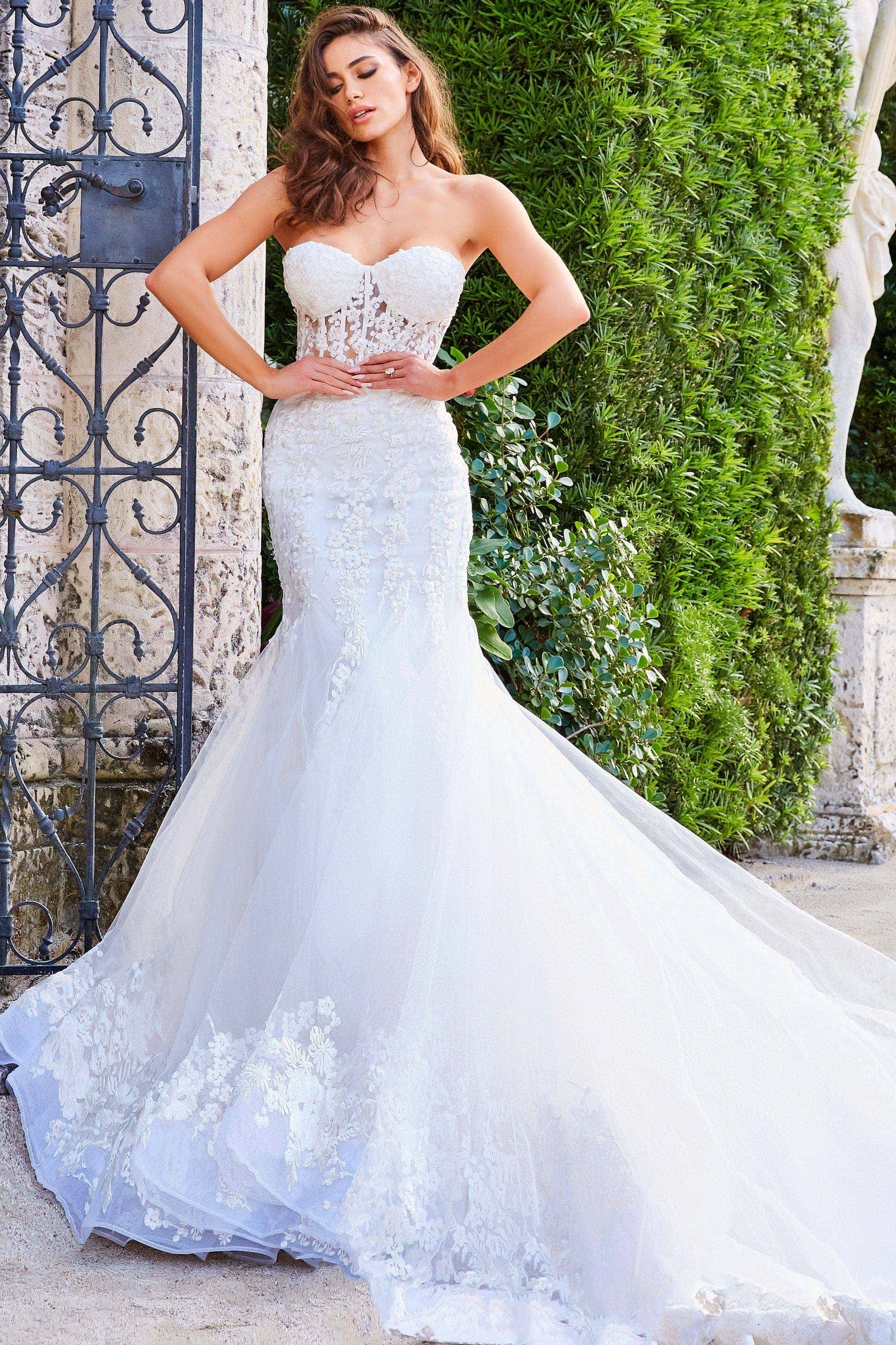 jb07260-7.jpg Model wearing Jovani JB07260 dress with a sweetheart neckline and mermaid silhouette in white